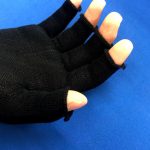 空調のきいた室内で手がひんやりするときにはこの手袋！
